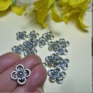 20 pcs Lovely four way flower Connector charm, pendant in antique silver, links
